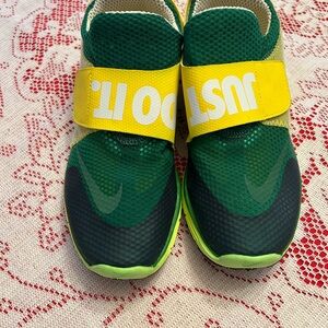 Nike NWOT Lunar Fly 306 Women’s Size 8 Green and Yellow Sneakers.